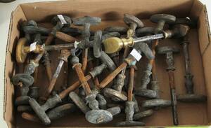 Parti antika dörrknoppar