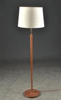 Golvlampa i teak och mässing