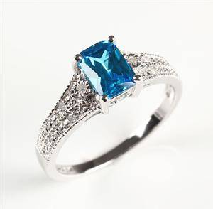 Ring af sterlingsølv med diamanter og zirkon