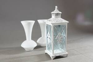 Glasvaser, ett par samt lykta, 2000-tal. 3