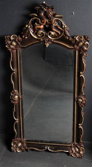 Spejl, bemalet og forgyldt gesso, dekoreret med engle, tidlig 1900-tals