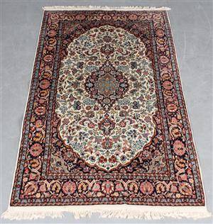 Orientalsk tæppe, figural. 140x225 cm.