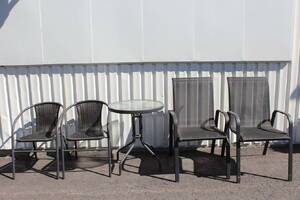 Trädgårdsmöbler 5 delar, bord och stolar 2  2 st