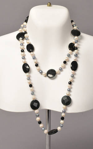 Collier med ferskvands kulturperler mix med quartz