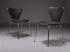 Arne Jacobsen. Par 7er stole, nybetrukket 2