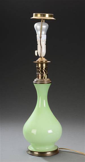 Bordlampe af grøn opaline. 1900-tallets begyndelse  
