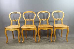 Stolar i björk rokokostil med sitsar i rotting 4 st