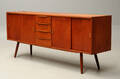 Dansk møbelproducent. Lav skænk i teak, 1950erne