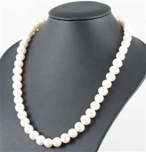 Fresh water pearl necklace