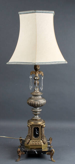 Bordlampe af messing Denne vare er sat til omsalg under nyt varenummer 4219354