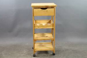 Köksö i furu på hjul