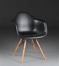 Ray  Charles Eames. Armstol, model DAW.