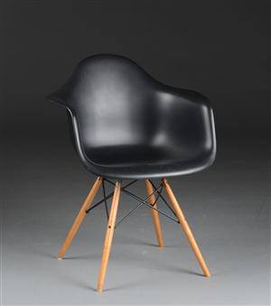Ray  Charles Eames. Armstol, model DAW.