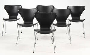 Arne Jacobsen. 7er spisestole, model 3107, sort læder 6
