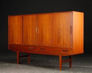 Skænk af teak, 1950erne, dansk møbelproducent