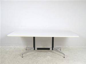 Charles  Ray Eames, Esstisch  Konferenztisch Modell Segmented Table von Vitra
