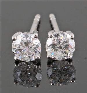 Earrings in 14k white gold set with 2 brilliant cut diamonds 0.58ct 2 This lot has been put up for resale under the new lot no. 3443764