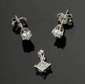 Par ørestikker samt vedhæng med diamanter - ca. 0.52 ct. 3
