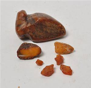 Samling på 7 rav klumper - ialt ca. 54,20 gram.