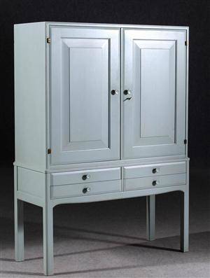 Serveringsskåp, bemålat grågrönt, 192000-tal