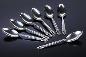 Georg Jensen Konge  Acorn syv frokost-dessertskeer af sterlingsølv. 7 