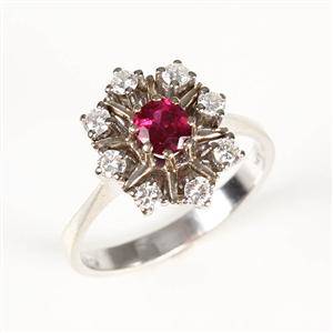 Cocktail ring, 14 kt. hvidguld, brillanter og rubin