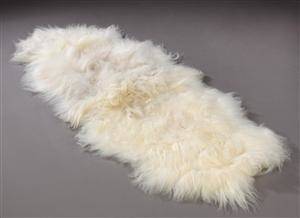 Islandsk, økologisk forligger. Hvid med gråmelering. 185x75 cm.