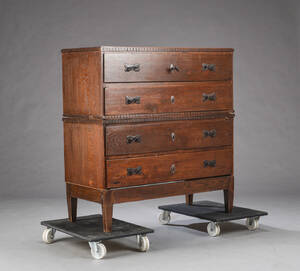 To-delt dragkiste af egetræ, 1800-tallet