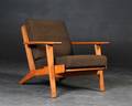 Hans J. Wegner. Lænestol af eg, Getama, model GE-290