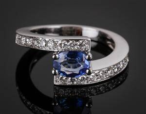 Fransk safir- og brillantring af hvidguld 18 kt.