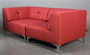 THE SOFA FIFTYONE. Morten Voss. Modulsofa `Carmine Red`med udskiftelige knapper i sort læder.  
