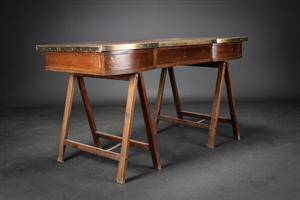 Skrivebord af mahogny, Military style