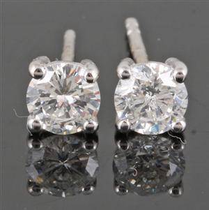Earrings in 14k set with brilliant cut diamonds 0.68 ct 