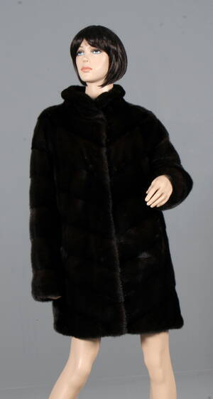 Mink pels. Mahognifarvet jakke, str. ca. 40