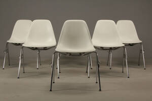 Charles Eames. Hvide skalstole, model DSS 6 