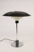 Poul Henningsen. PH 43 bordlampe af senere mat sortlakeret metal Denne vare er sat til omsalg under nyt varenummer 4185864