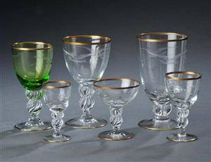 En samling Mågeglas med guldkant. 76