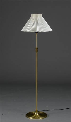 Aage Petersen for Le Klint. Standerlampe, model 339  