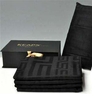 Fire sengesæt af 100 kæmmet bomuld med 400 jacquard trade. Keops Collection, farve sort 8