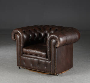 Lænestol i chesterfield stil 