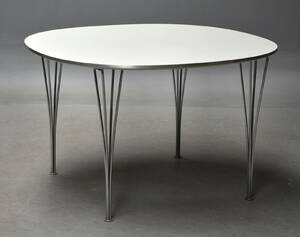 Piet HeinBruno Mathsson. Supercirkulært bord af hvidt laminat