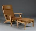Hans J. Wegner. Lænestol med skammel. Model GE 290A, eg  2
