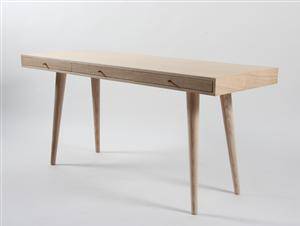 Recollection. Skrivebord af egetræ