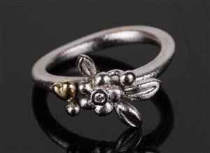 Ole Lynggaard Love brillantring med blomst af hvidguld 18 kt.