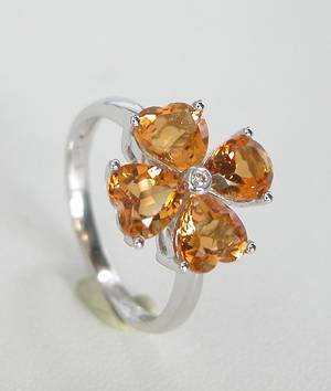 Citrin og brillantring af 14 kt. hvidguld.