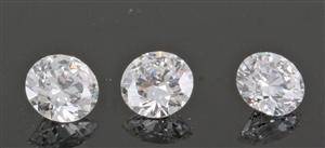 3 loose brilliant-cut diamonds 0.42ct