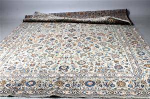 Orientalisk matta, Nain, 500x320 cm.