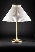 Aage Petersen for Le Klint. Bordlampe, model 328  