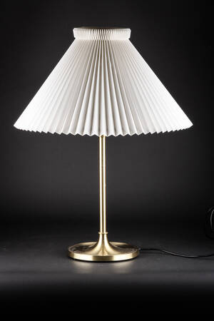 Aage Petersen for Le Klint. Bordlampe, model 328