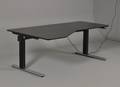 Hævesænke skrivebord, sortlaseret plade